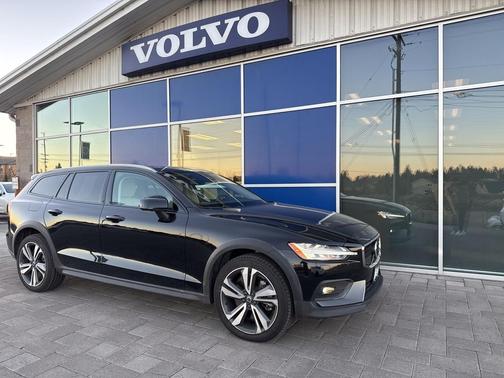 2023 Volvo V60 Cross Country B5 Plus
