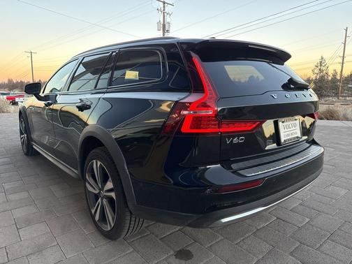 2023 Volvo V60 Cross Country B5 Plus