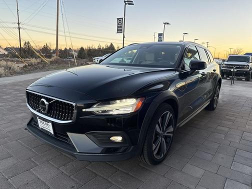 2023 Volvo V60 Cross Country B5 Plus