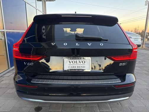 2023 Volvo V60 Cross Country B5 Plus