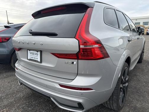 2023 Volvo XC60 B5 Ultimate Dark Theme