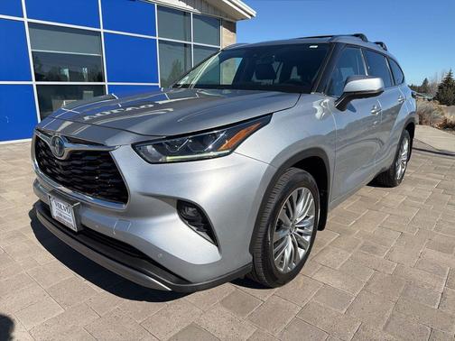 2022 Toyota Highlander Hybrid Platinum
