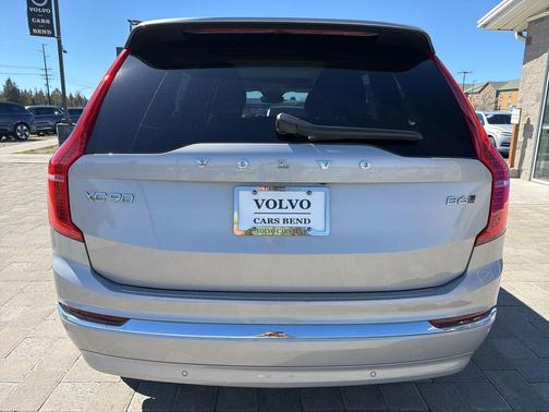 Silver Dawn Metallic 2023 Volvo XC90 B6 Plus 7-Seater