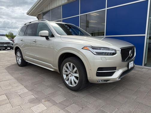 Luminous Sand Metallic 2017 Volvo XC90 T6 Momentum