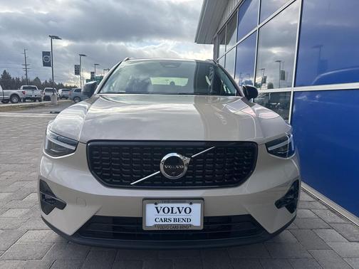 2026 Volvo XC40 Plus, B5 AWD Gas (mild hybrid), Dark
