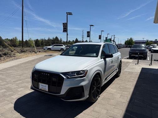 Glacier White Metallic 2022 Audi SQ7 4.0T Premium Plus