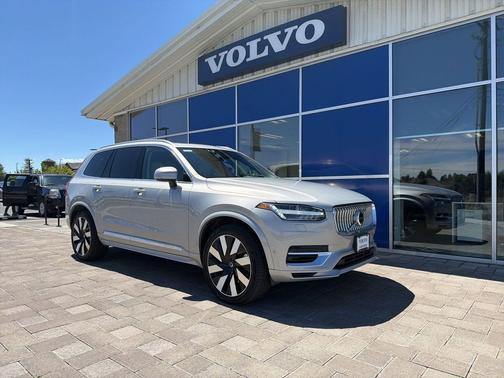 Silver Dawn Metallic 2023 Volvo XC90 Recharge Plug-In Hybrid T8 Ultimate 6-Seater