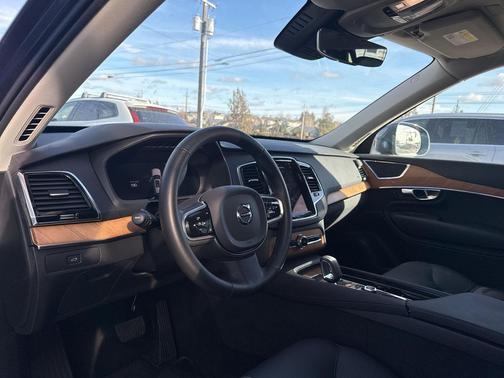 2025 Volvo XC90 B6 Plus 7-Seater