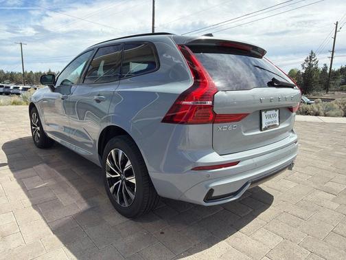 Silver Dawn Metallic 2025 Volvo XC60 B5 Core