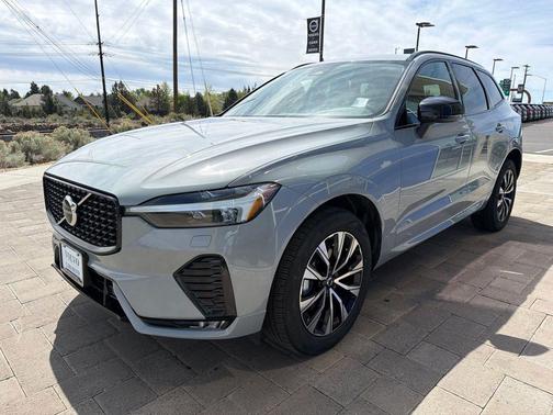 Silver Dawn Metallic 2025 Volvo XC60 B5 Core