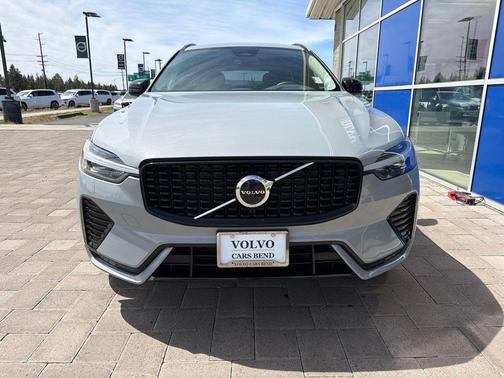 Silver Dawn Metallic 2025 Volvo XC60 B5 Core