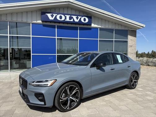 2024 Volvo S60 B5 Plus Dark Theme
