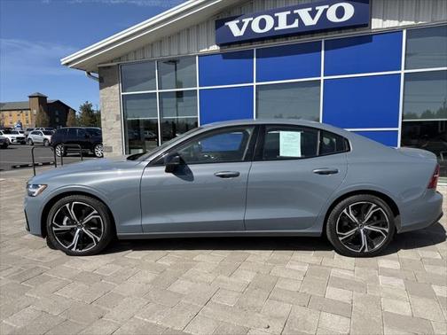 2024 Volvo S60 B5 Plus Dark Theme