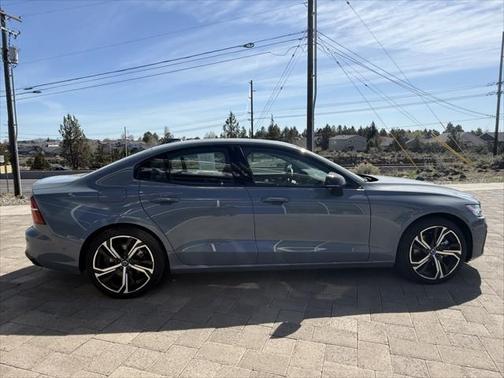 2024 Volvo S60 B5 Plus Dark Theme