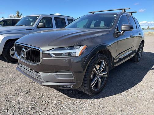 Gray Metallic 2018 Volvo XC60 T6 Momentum