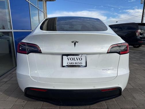 2021 Tesla Model Y Standard Range Rear-Wheel Drive