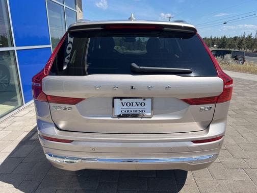 Bright Dusk Metallic 2023 Volvo XC60 B5 Plus Bright Theme