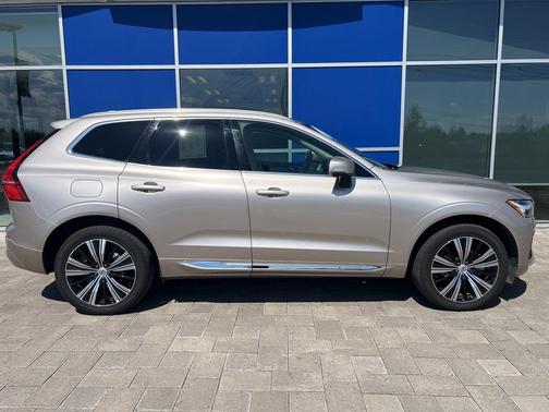 Bright Dusk Metallic 2023 Volvo XC60 B5 Plus Bright Theme