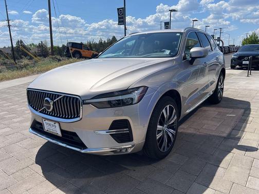Bright Dusk Metallic 2023 Volvo XC60 B5 Plus Bright Theme