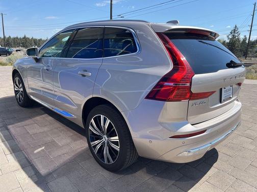 Bright Dusk Metallic 2023 Volvo XC60 B5 Plus Bright Theme