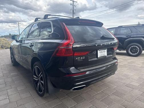 2019 Volvo XC60 Recharge Plug-In Hybrid T8 R-Design