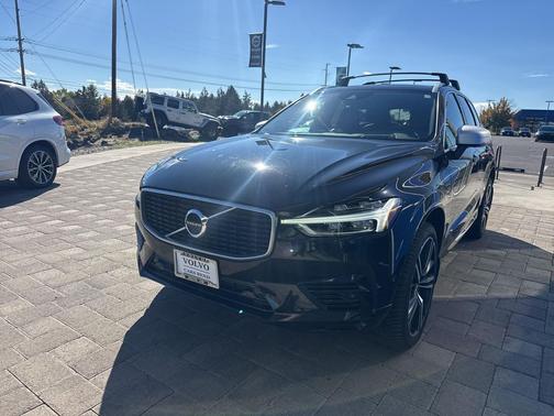2019 Volvo XC60 Recharge Plug-In Hybrid T8 R-Design
