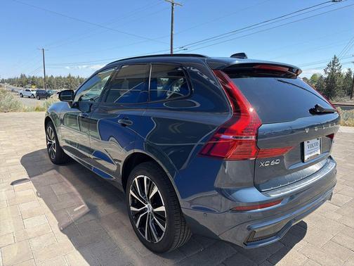 2025 Volvo XC60 B5 Plus