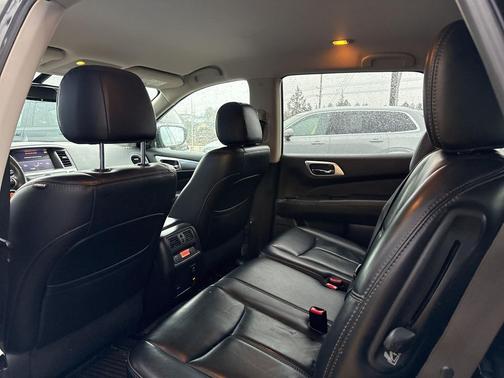 2017 Nissan Pathfinder SL