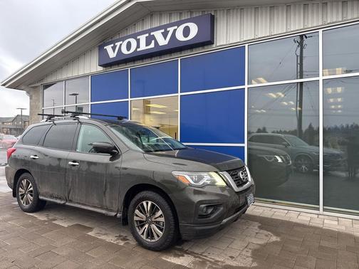 2017 Nissan Pathfinder SL