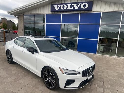 2022 Volvo S60 Recharge Plug-In Hybrid T8 R-Design Expression