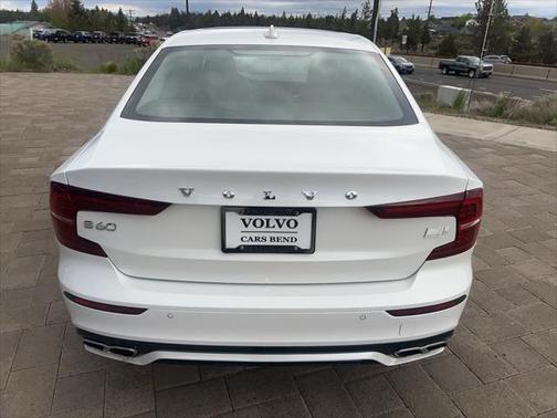 2022 Volvo S60 Recharge Plug-In Hybrid T8 R-Design Expression