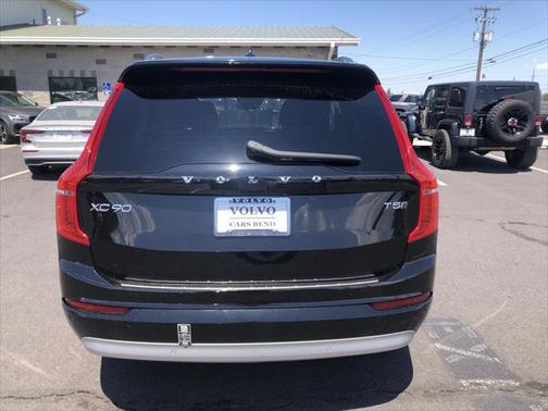 2022 Volvo XC90 T5 Momentum