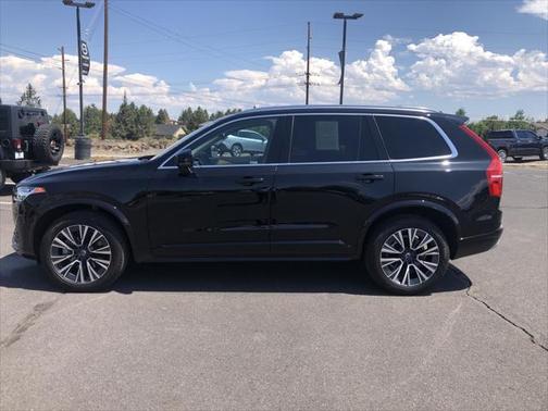 2022 Volvo XC90 T5 Momentum