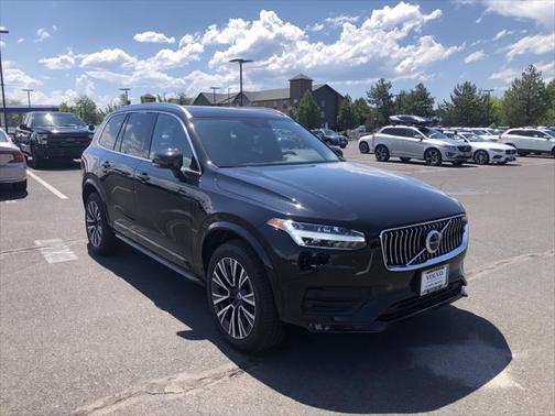 2022 Volvo XC90 T5 Momentum