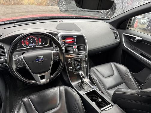 2016 Volvo XC60 T6 Drive-E R-Design Platinum