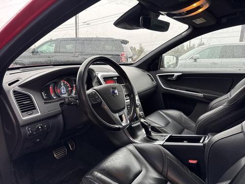 2016 Volvo XC60 T6 Drive-E R-Design Platinum