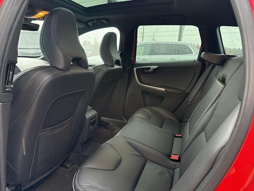 2016 Volvo XC60 T6 Drive-E R-Design Platinum
