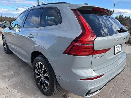 2025 Volvo XC60 B5 Plus