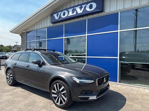 2021 Volvo V90 Cross Country T6