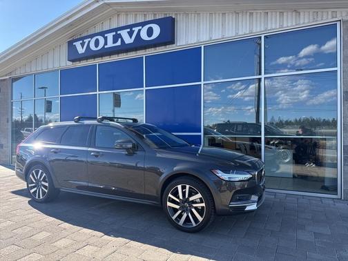 2021 Volvo V90 Cross Country T6