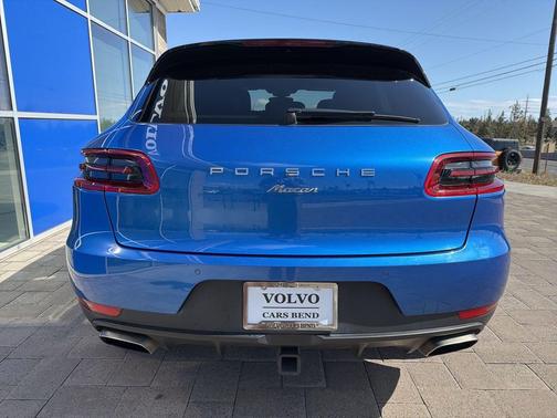 Sapphire Blue Metallic 2018 Porsche Macan Macan Sport Edition
