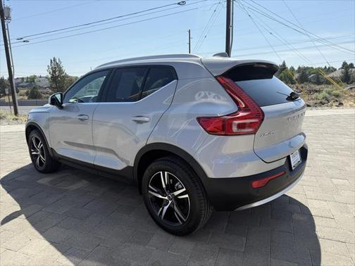 2025 Volvo XC40 B5 Core Bright Theme