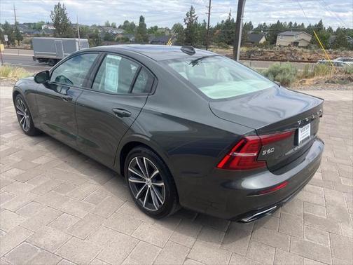 2022 Volvo S60 T5 Momentum