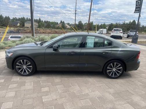 2022 Volvo S60 T5 Momentum