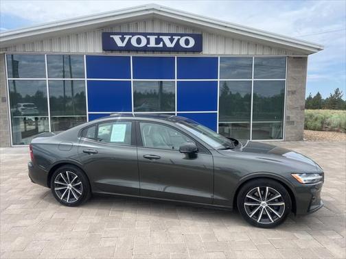 2022 Volvo S60 T5 Momentum