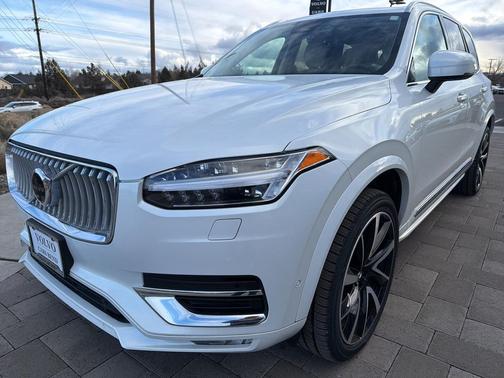 2023 Volvo XC90 B6 Plus 6-Seater