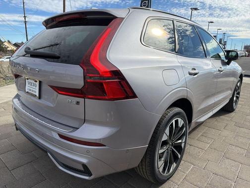 Aurora Silver 2026 Volvo XC60 B5 Plus