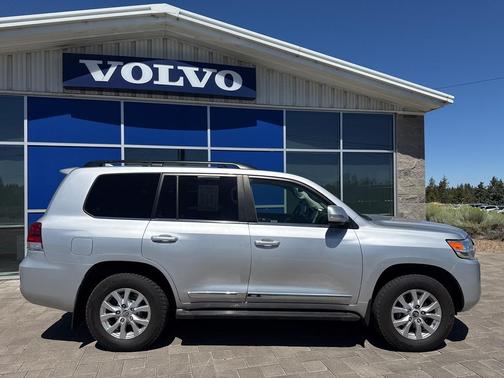 2016 Toyota Land Cruiser Base