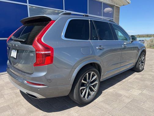 Gray Metallic 2019 Volvo XC90 T6 Momentum