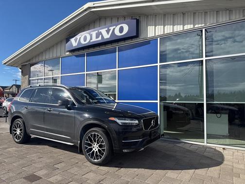 2018 Volvo XC90 T6 Momentum